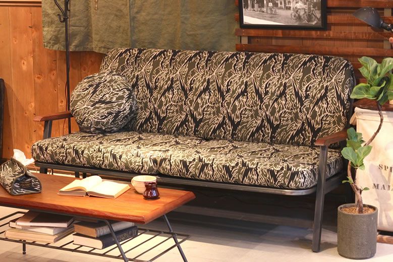 roughandrugged-acmefurniture_001