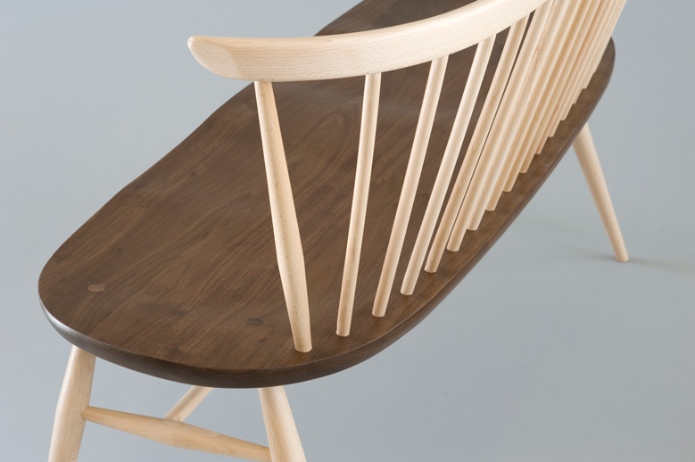 ercol-loveseat-walnut_03