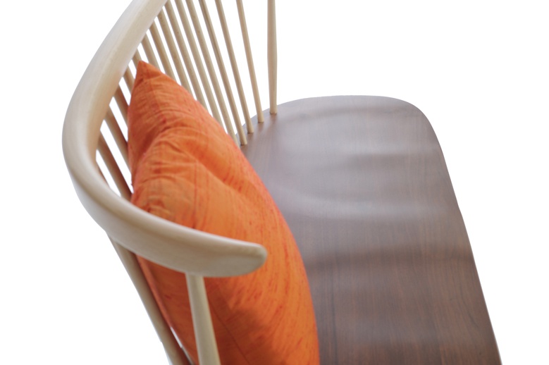 ercol-loveseat-walnut_04