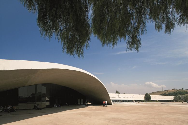 oscar-niemeyer-the-man-who-built-brasilia_007