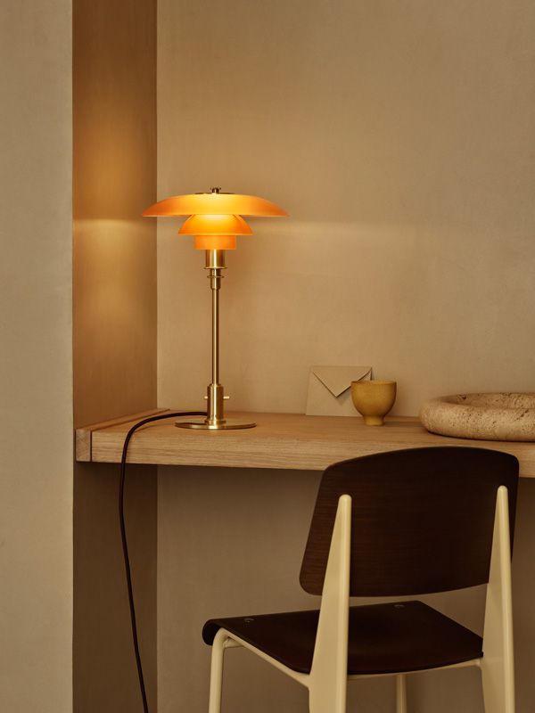 PH3/2 テーブルランプにレトロムードな琥珀色 × 真鍮の限定品が登場