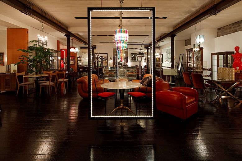 lloyds-newframe02