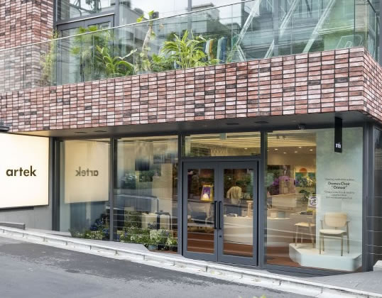 70脚限定! ミナ ペルホネンの生地をまとった特別なドムスチェア 70脚限定! ミナ ペルホネンの生地をまとった特別なドムスチェア