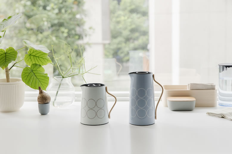 Stelton × ミナ ペルホネン！ 人気ジャグ「エマ」の限定バージョン登場